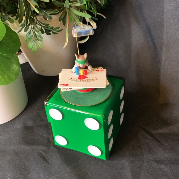 Vintage Enesco 1997 21 Fun Mice ‘n’ Dice Casino mini action musical music box - Picture 4 of 16
